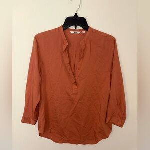 Women’s Uniqlo Lightweight Long Sleeve Shirt Size Small